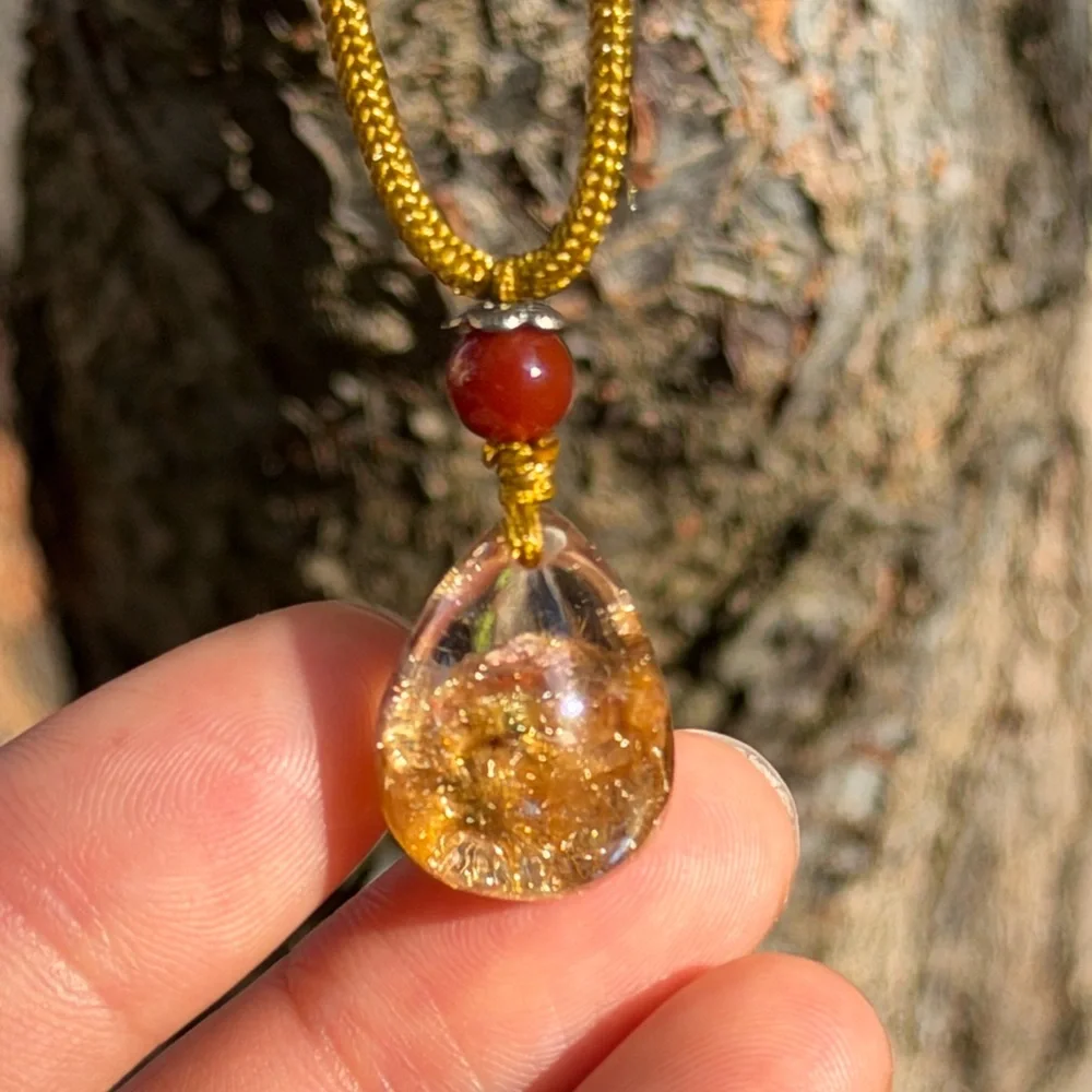 Small high quality gold rutilated quartz necklace 0698‎